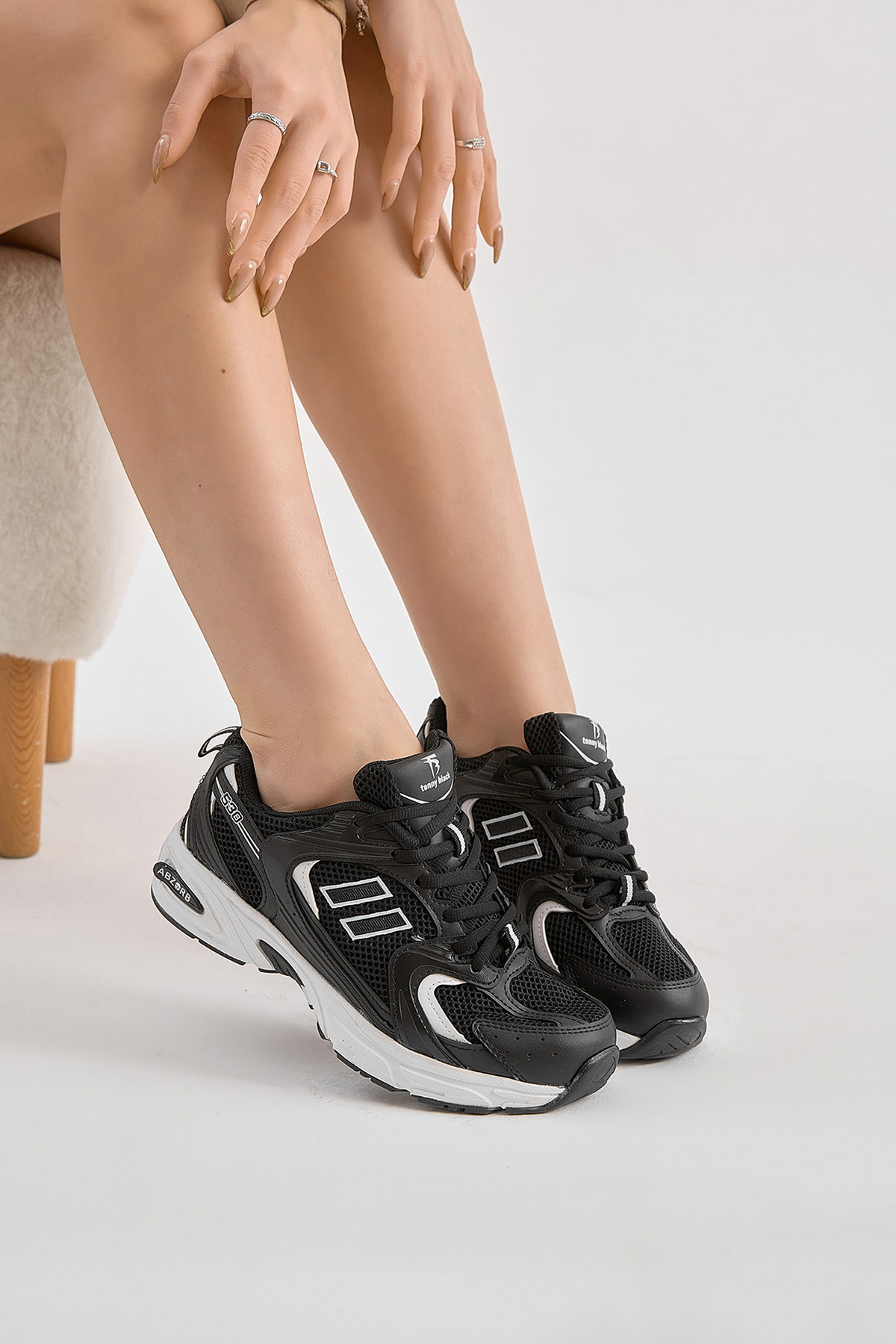 Kadın Siyah Beyaz Yüksek Faylon Taban Fileli Desenli Spor Ayakkabı
