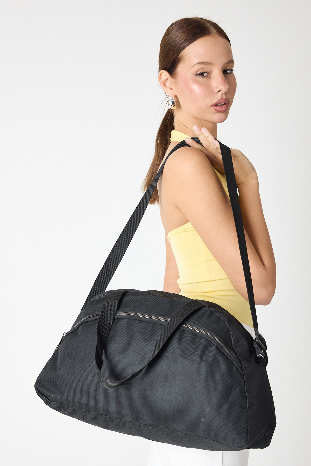 Kadın Siyah Büyük Boy Önü Fermuarlı Kumaş Spor ve Seyahat Omuz Çantası
