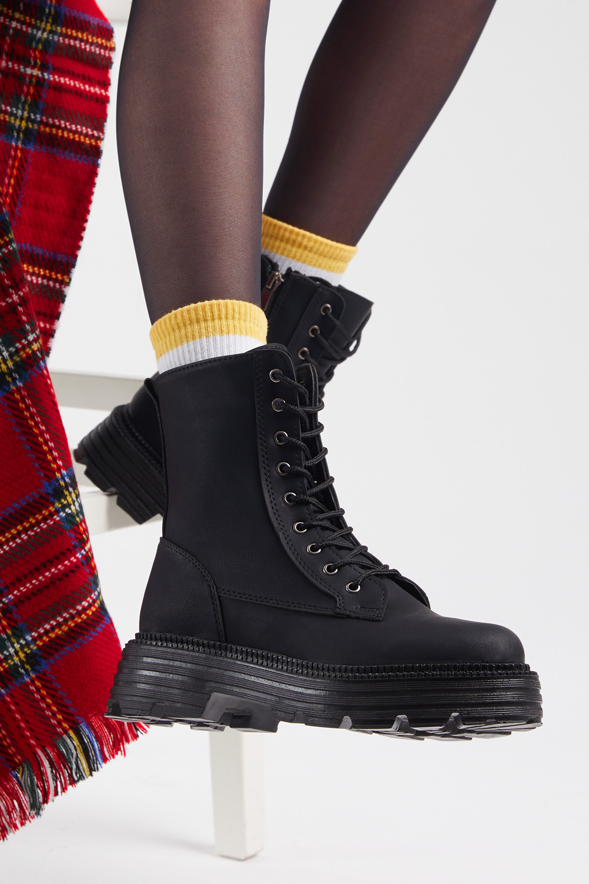 Kadın Siyah Cilt Poli Taban Rahat Kalıp Bağcıklı Bot