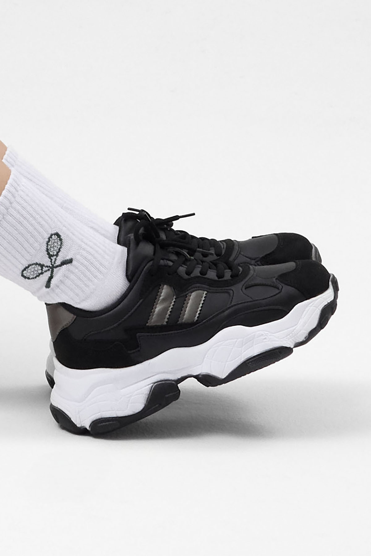 Kadın Siyah Cilt Rahat Kalıp Yüksek Taban Şeritli Spor Ayakkabı