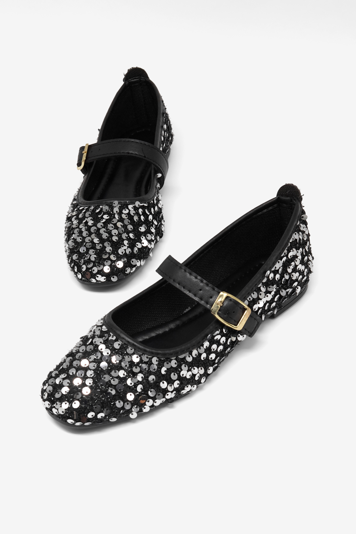 Kadın Siyah Gümüş Rahat Kalıp Pullu Tokalı Günlük Babet