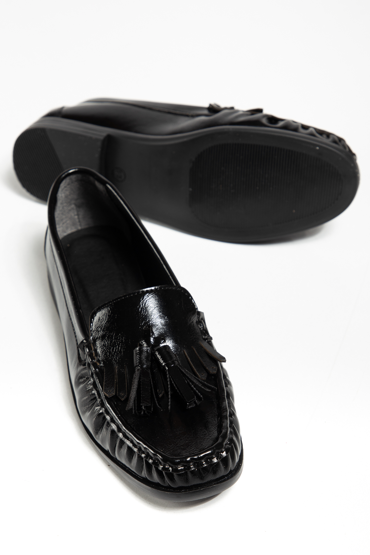 Kadın Siyah Kadın Püskül Detaylı Rahat Kalıp Loafer Ayakkabı