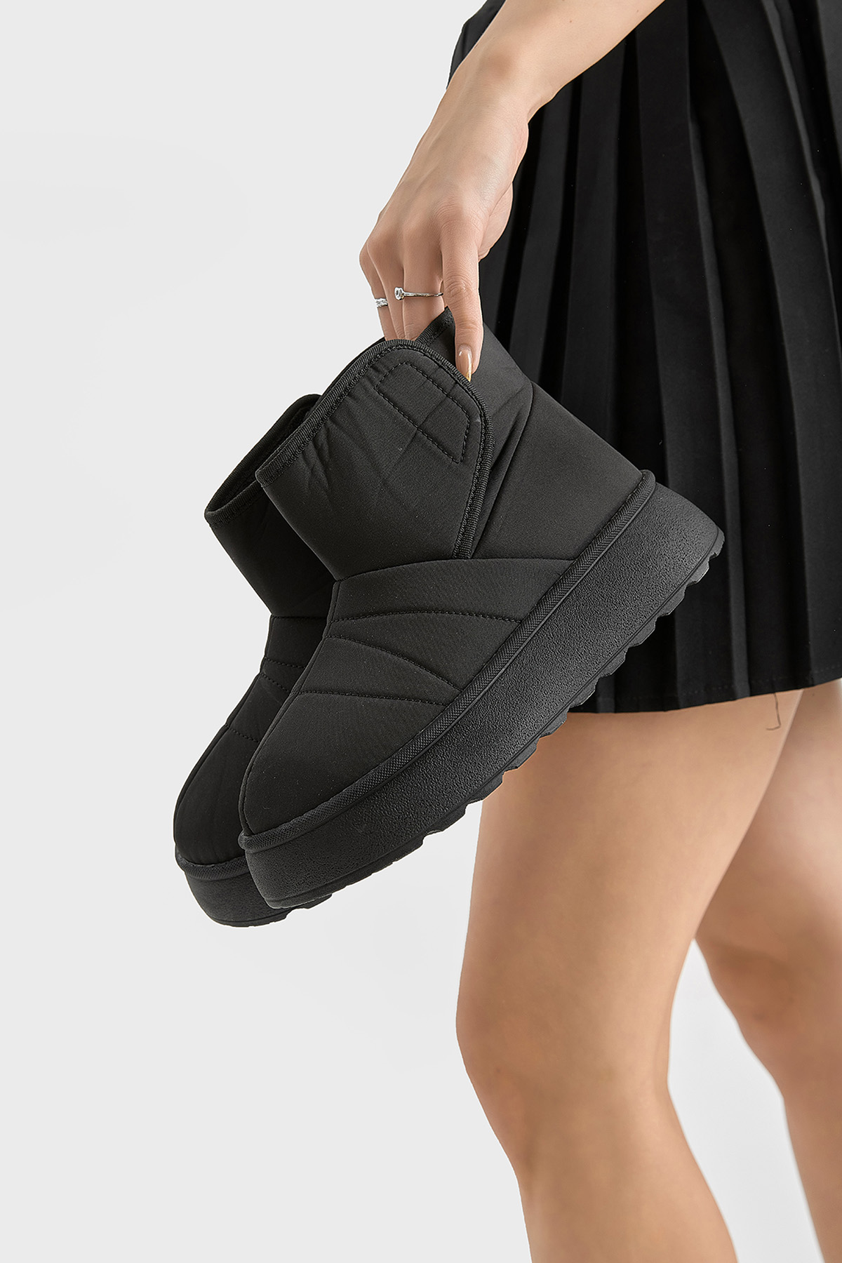 Kadın Siyah Kalın Poli Taban İçi Kürklü Cırtlı Bot