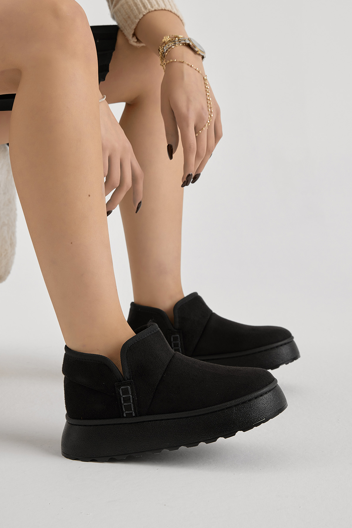 Kadın Siyah Kalın Poli Taban İçi Astarlı Süet Görünümlü Günlük Bot