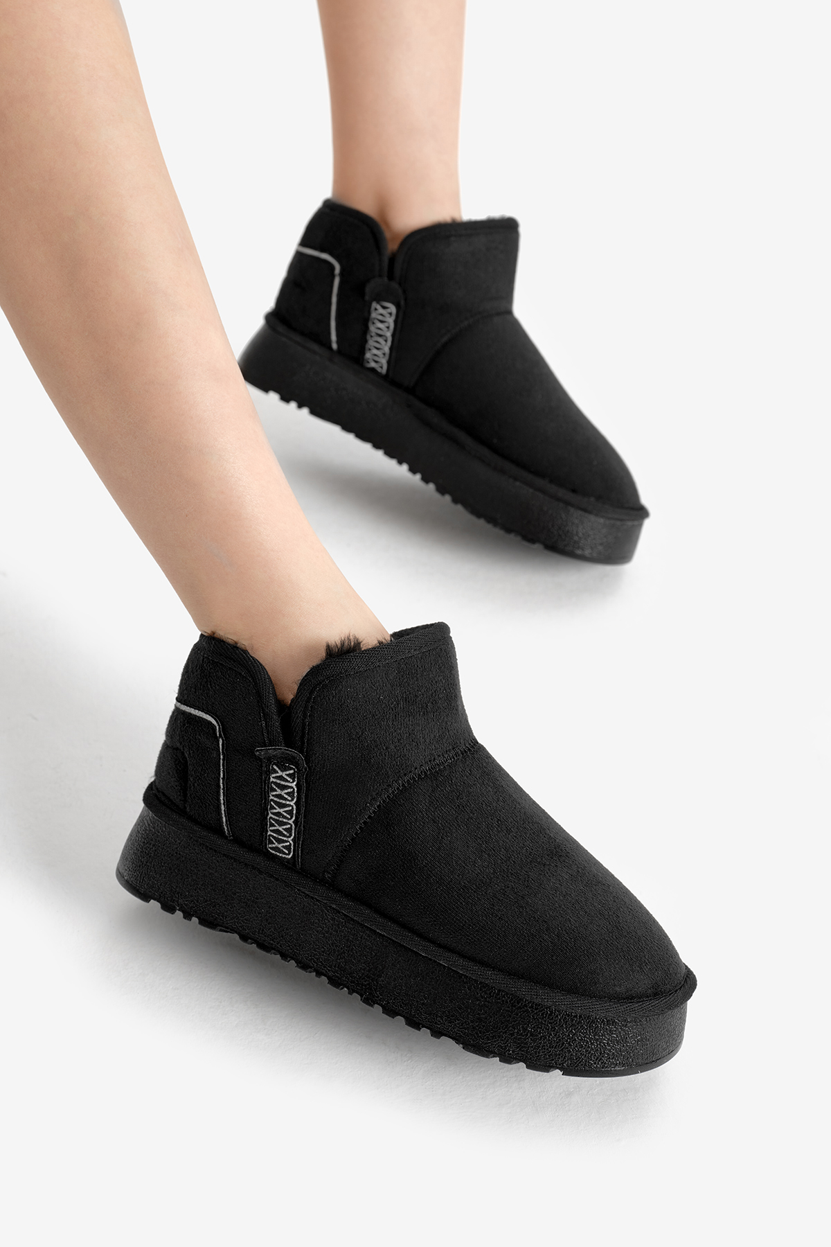 Kadın Siyah Kalın Poli Taban Süet Görünümlü İçi Kürklü Günlük Kısa Bot