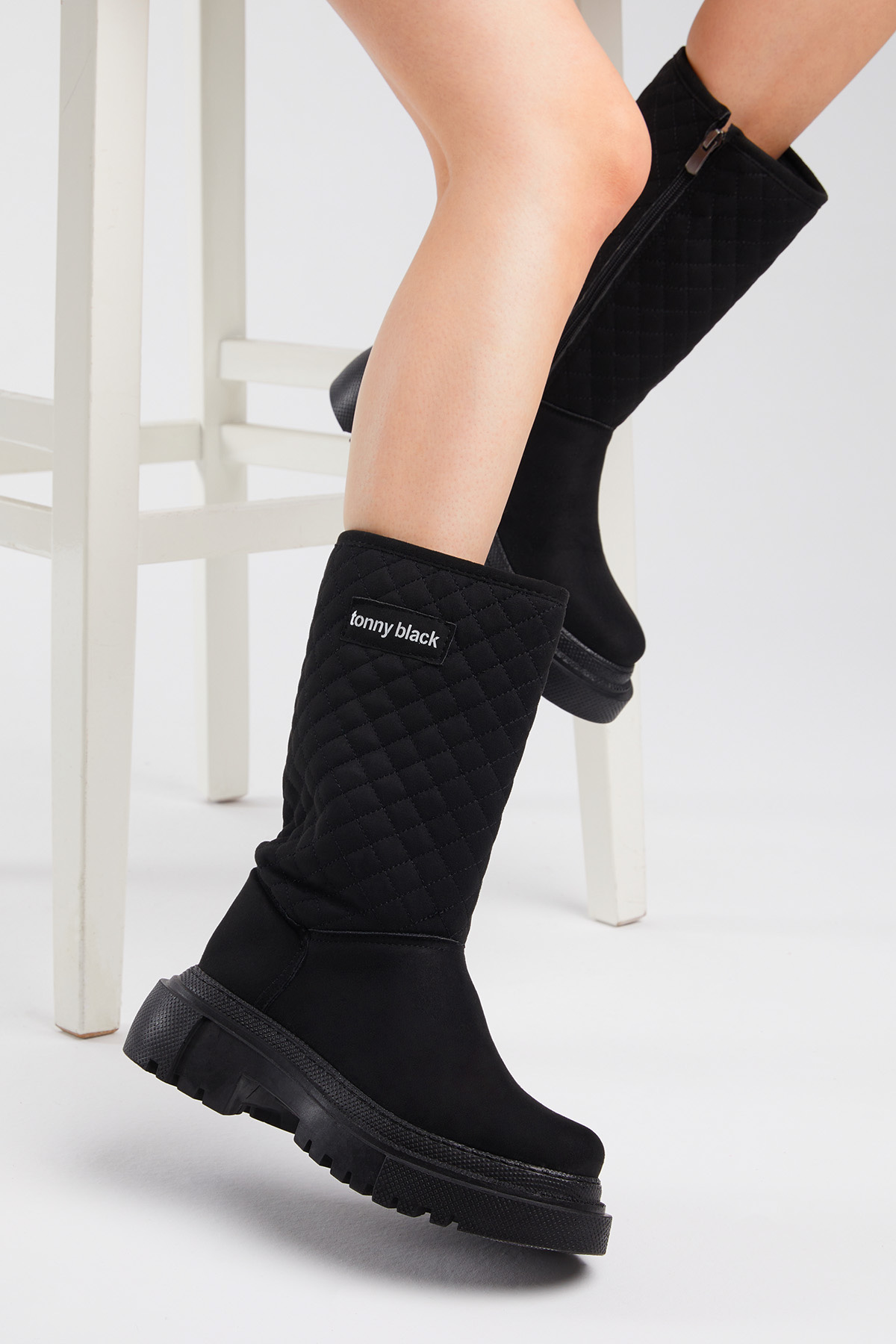 Kadın Siyah Kapitone Desenli Rahat Kalıp Uzun Bot