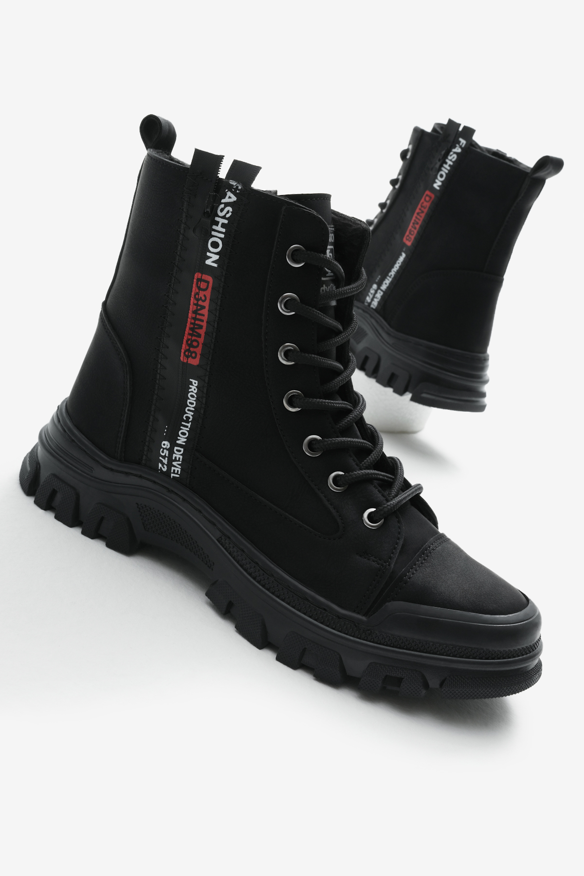 Kadın Siyah Mat Termo Taban Yanı Şerit Yazılı Bağcıklı ve Fermuarlı Bot