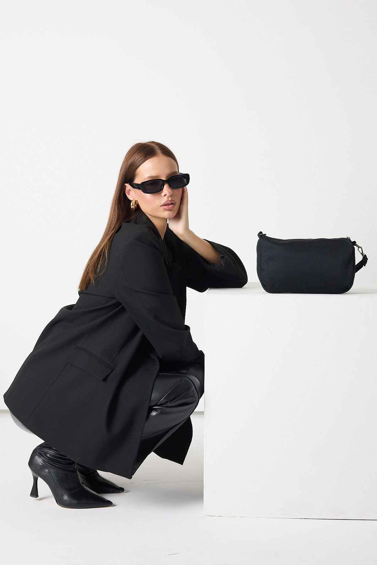 Kadın Siyah Minimal Tasarım Kumaş Baget Omuz Çantası