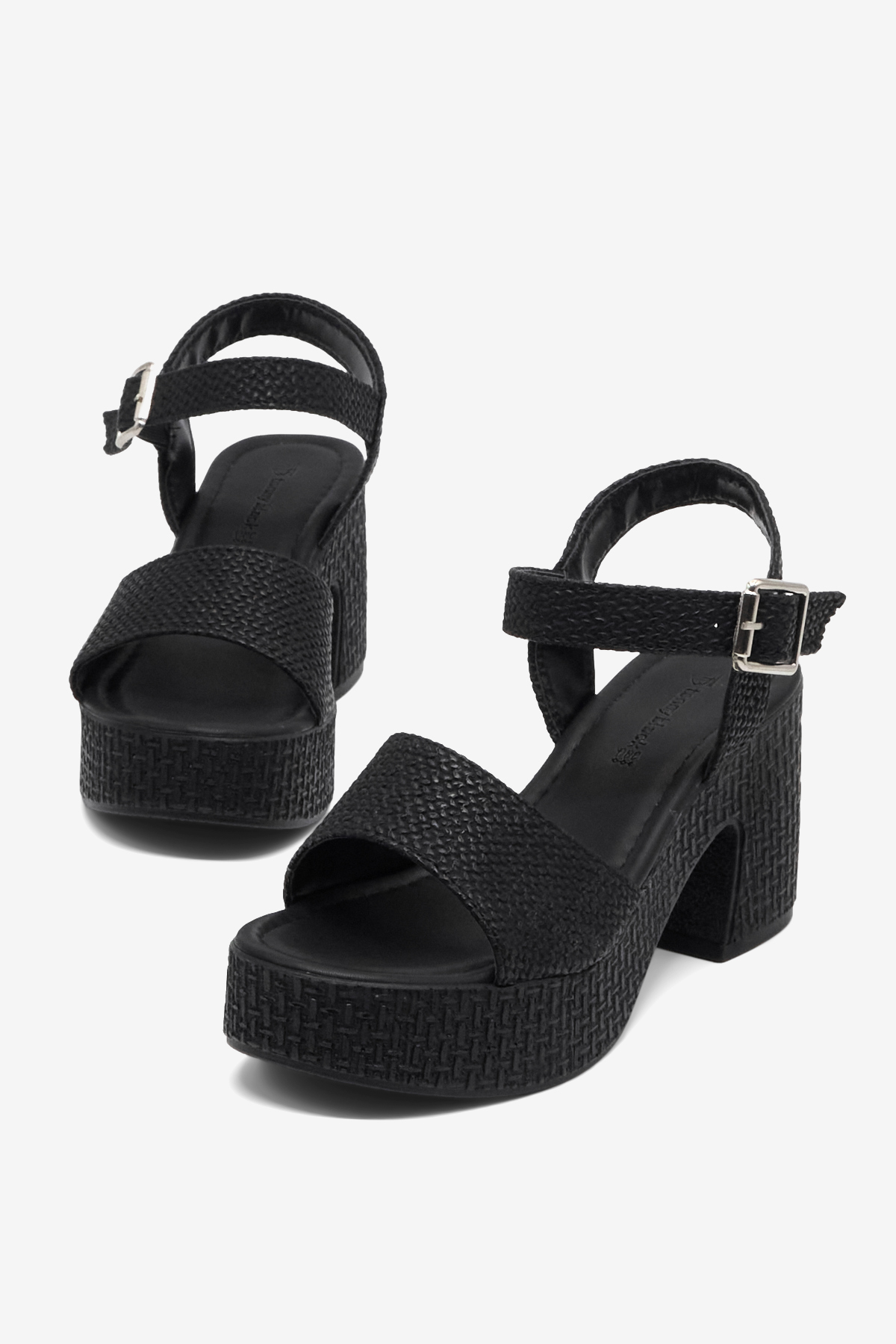 Kadın Siyah Rahat Kalıp Örme Şeritli Tokalı Ayakkabı