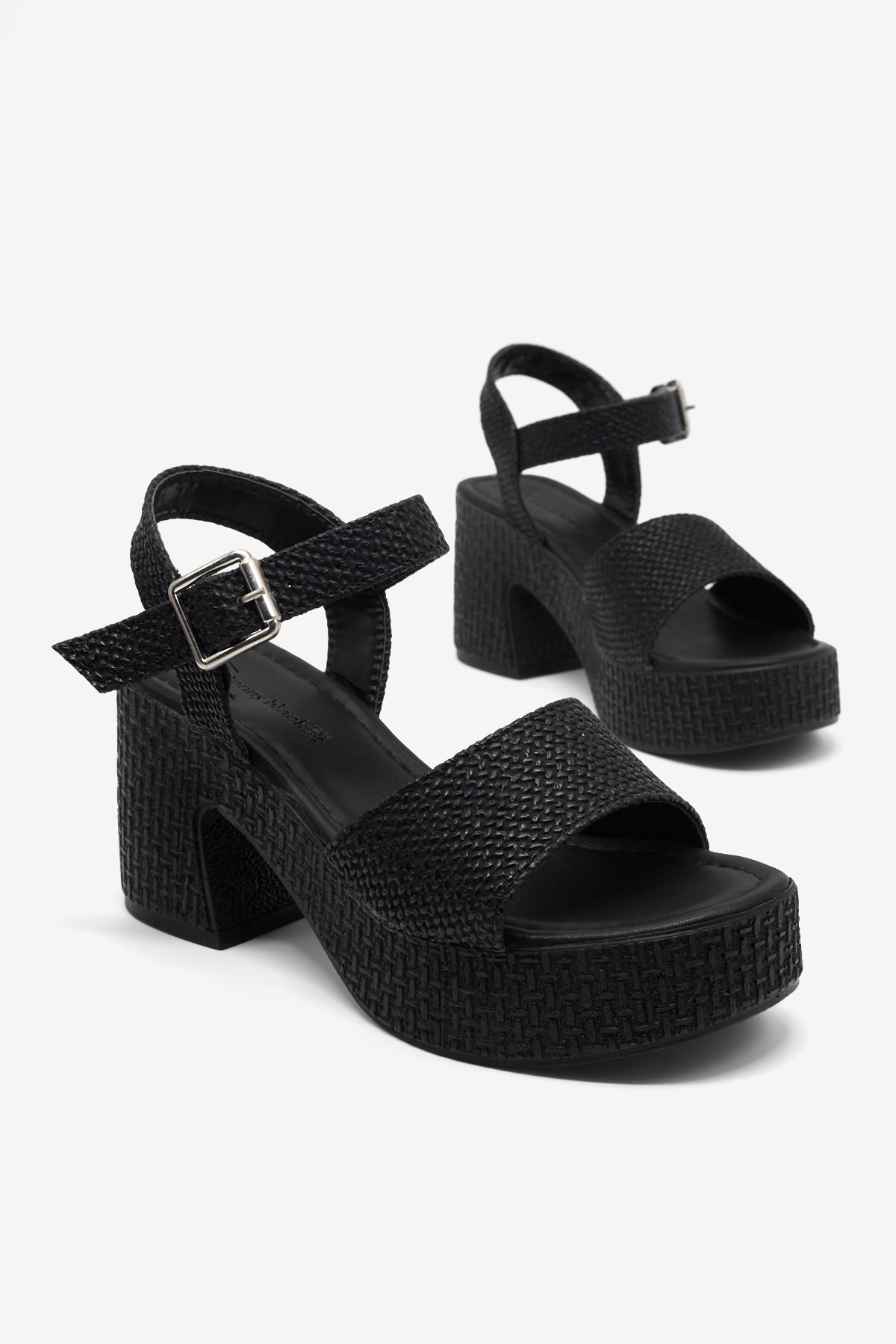 Kadın Siyah Rahat Kalıp Örme Şeritli Tokalı Ayakkabı