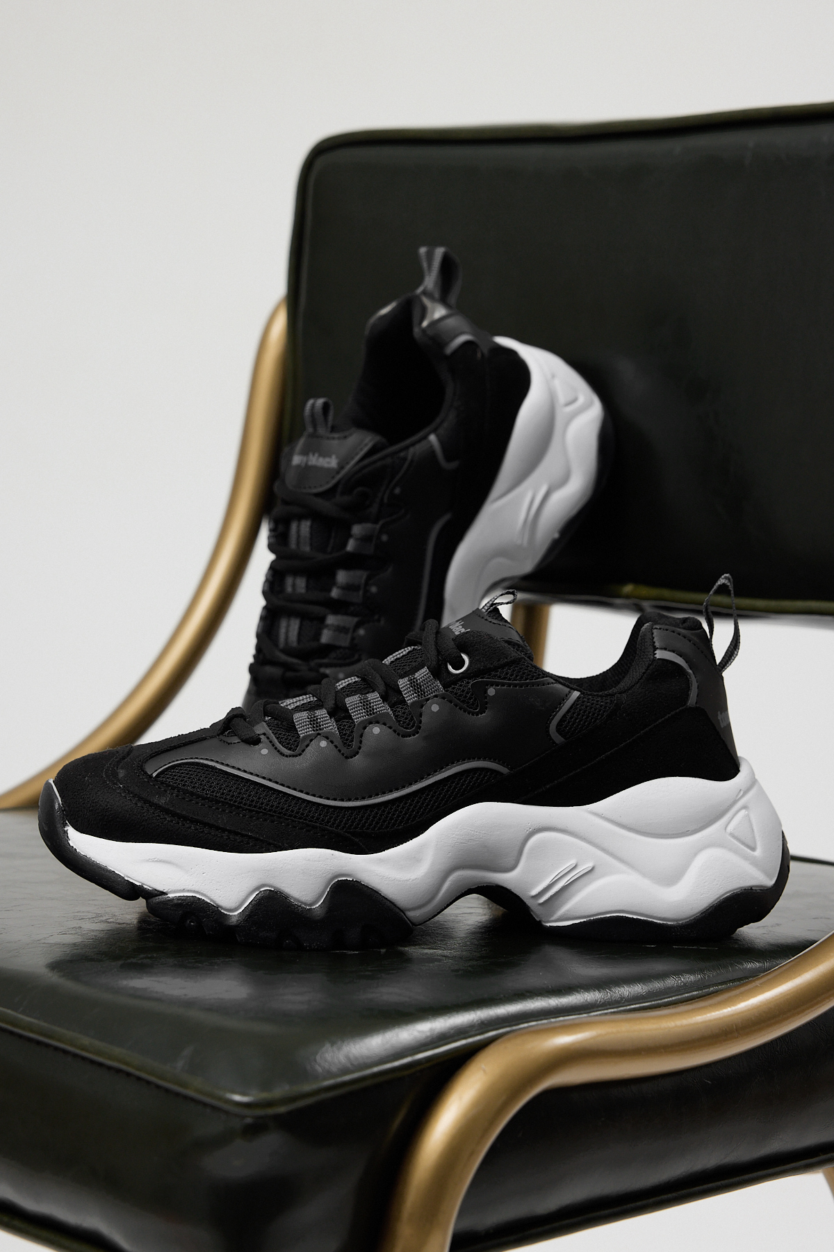 Kadın Siyah Rahat Kalıp Yüksek Taban Bağcıklı Spor Ayakkabı