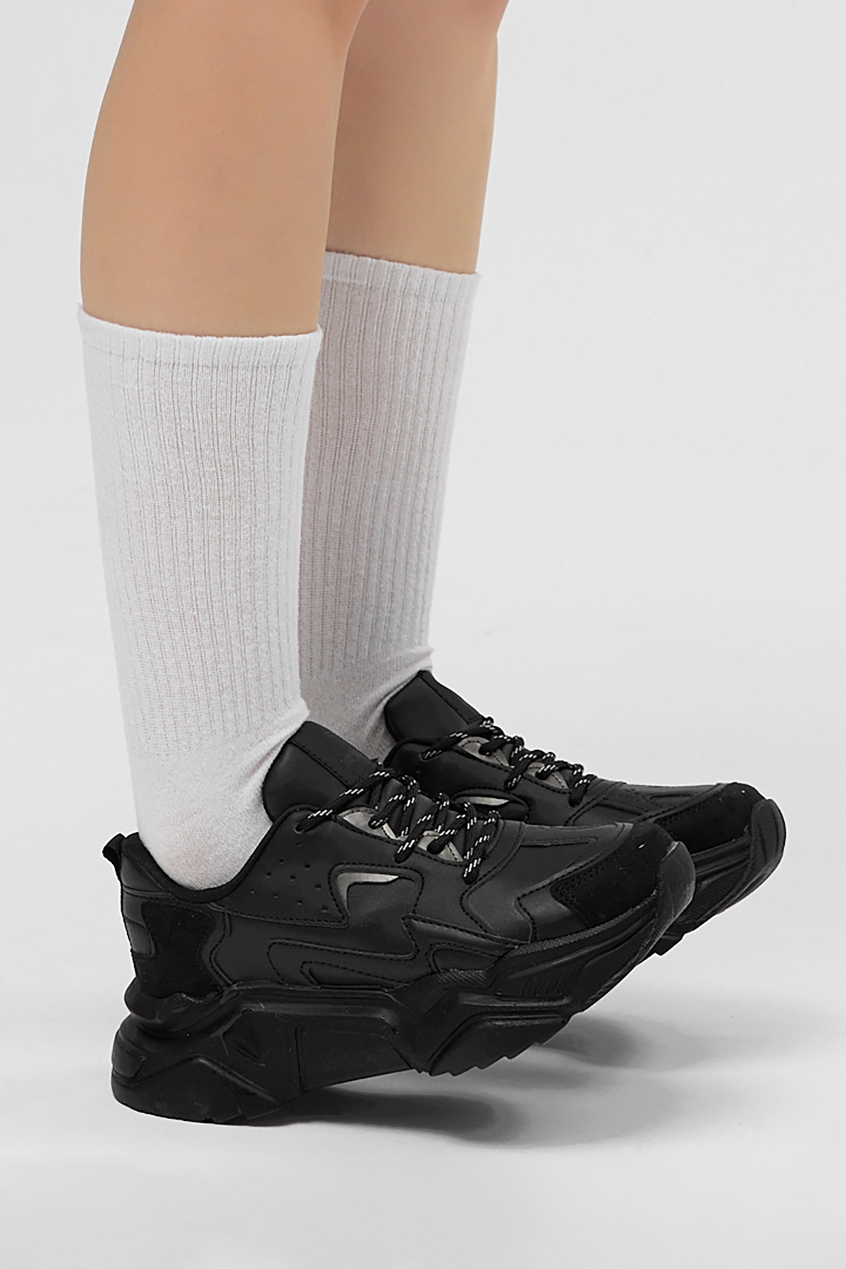 Kadın Siyah Rahat Kalıp Yüksek Taban Bağcıklı Spor Ayakkabı