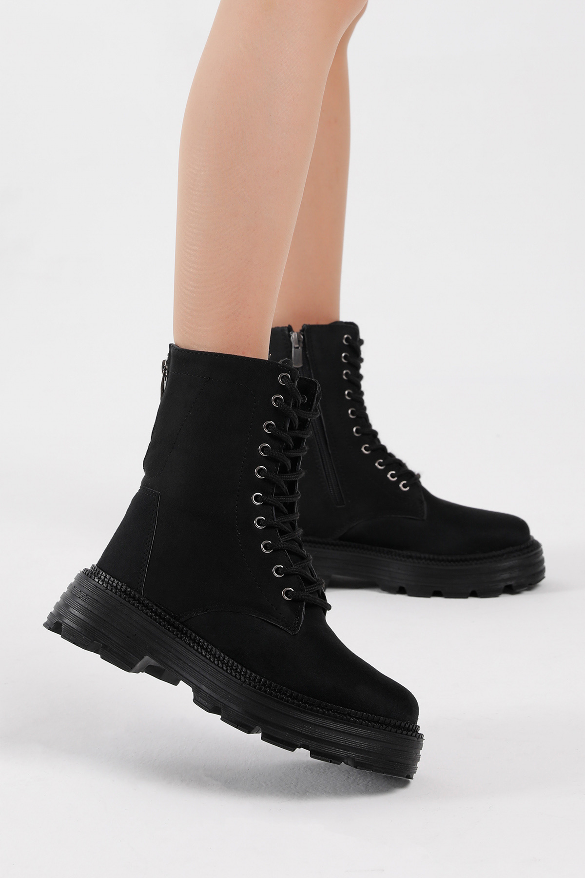 Kadın Siyah Süet Poli Taban Arkası Fermuar Detaylı Bağcıklı ve Fermuarlı Bot
