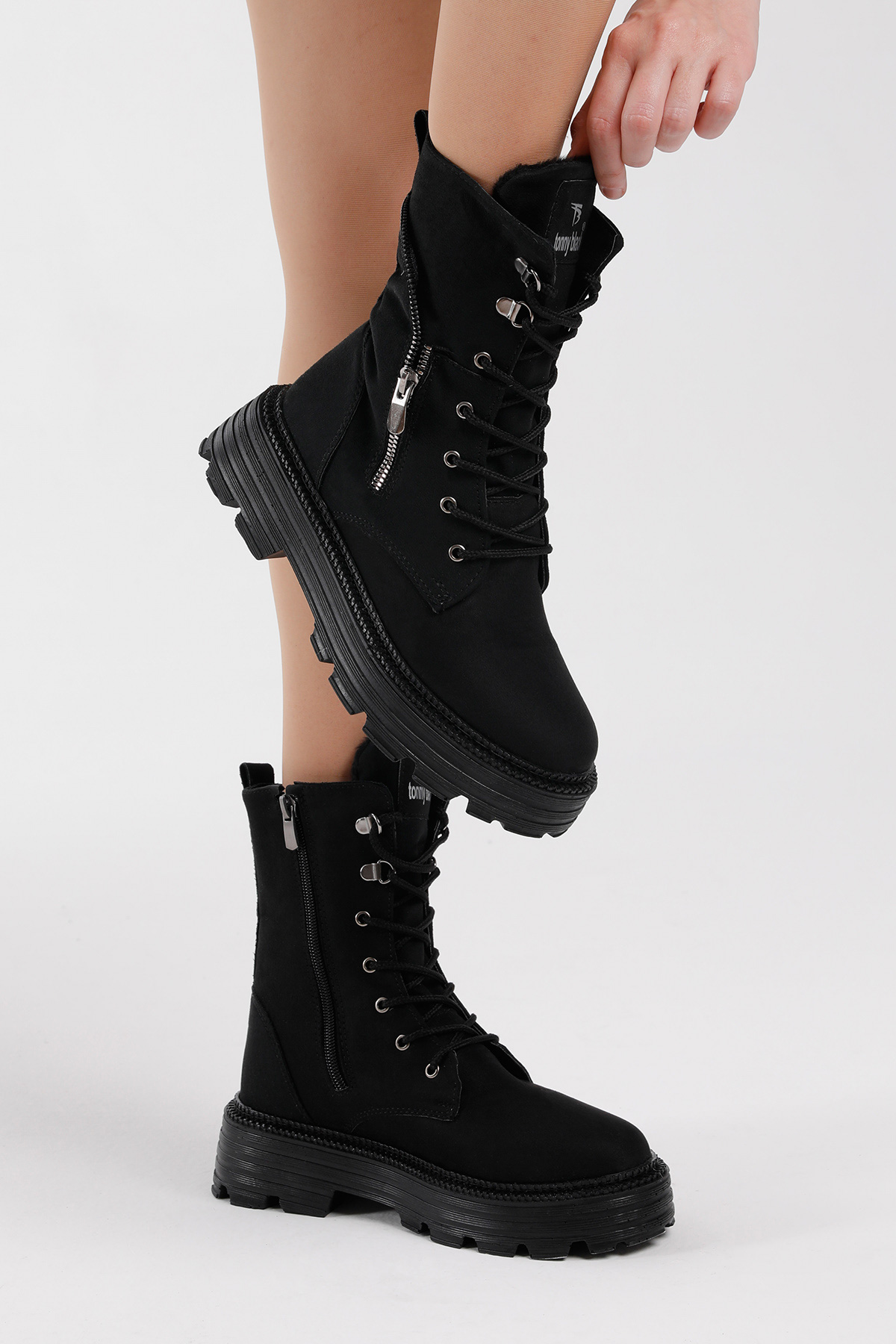 Kadın Siyah Süet Poli Taban Fermuar Detaylı Rahat Kalıp Bağcıklı Bot