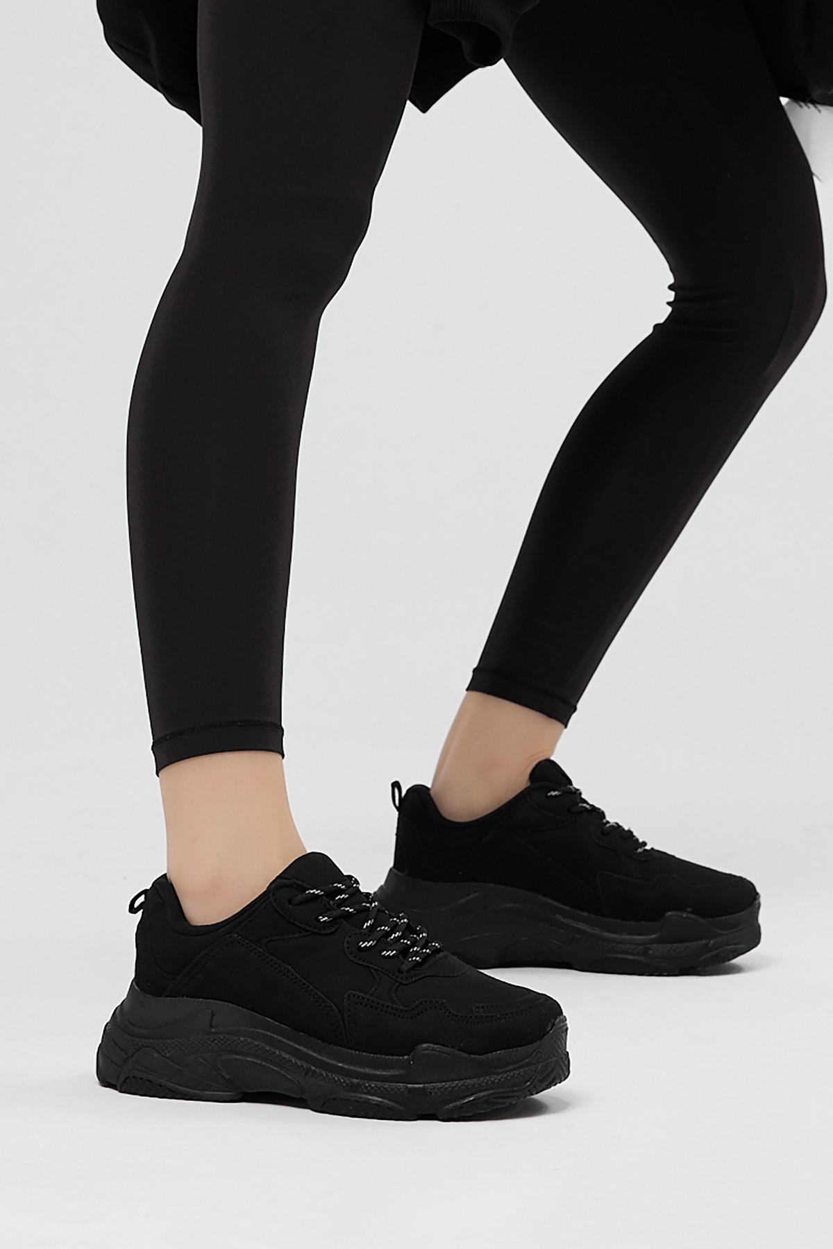 Kadın Siyah Süet Yüksek Taban Bağcıklı Spor Ayakkabı