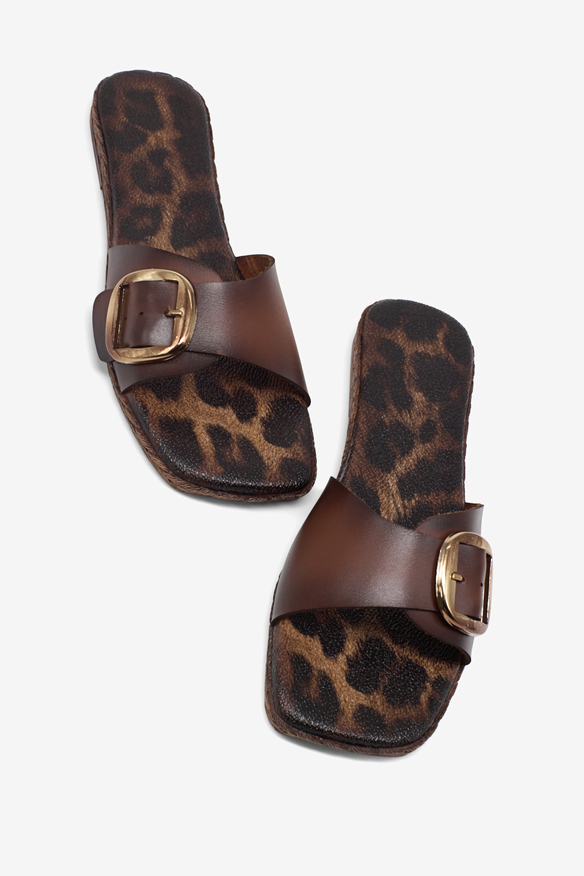 Kadın Taba Rahat Kalıp Leopar Desenli Tokalı Terlik