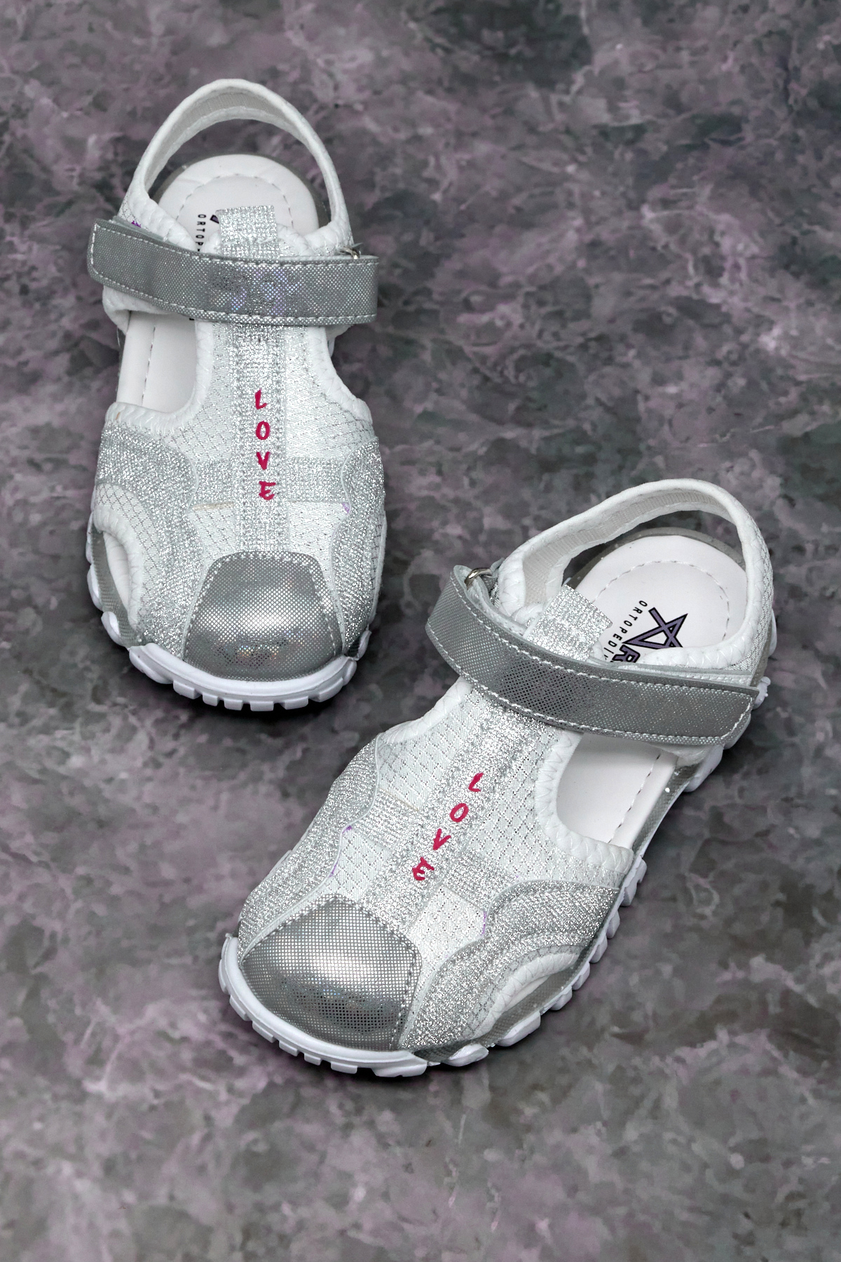 Kız Çocuk Beyaz Gümüş Çoçuk Sim Detaylı Cırtlı Rahat Kalıp Sandalet