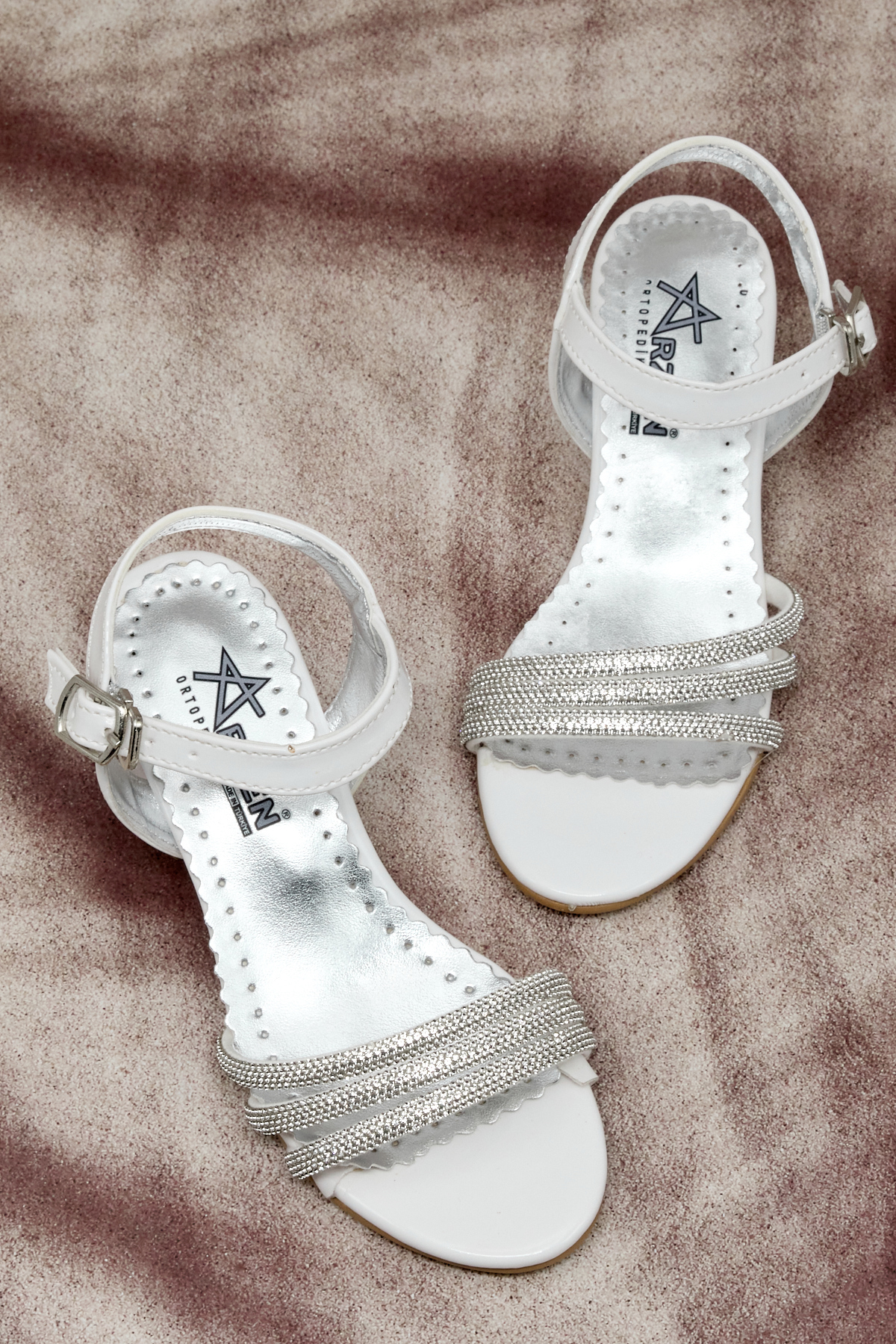 Kız Çocuk Beyaz Rugan Çocuk Taşlı Topuklu Sandalet