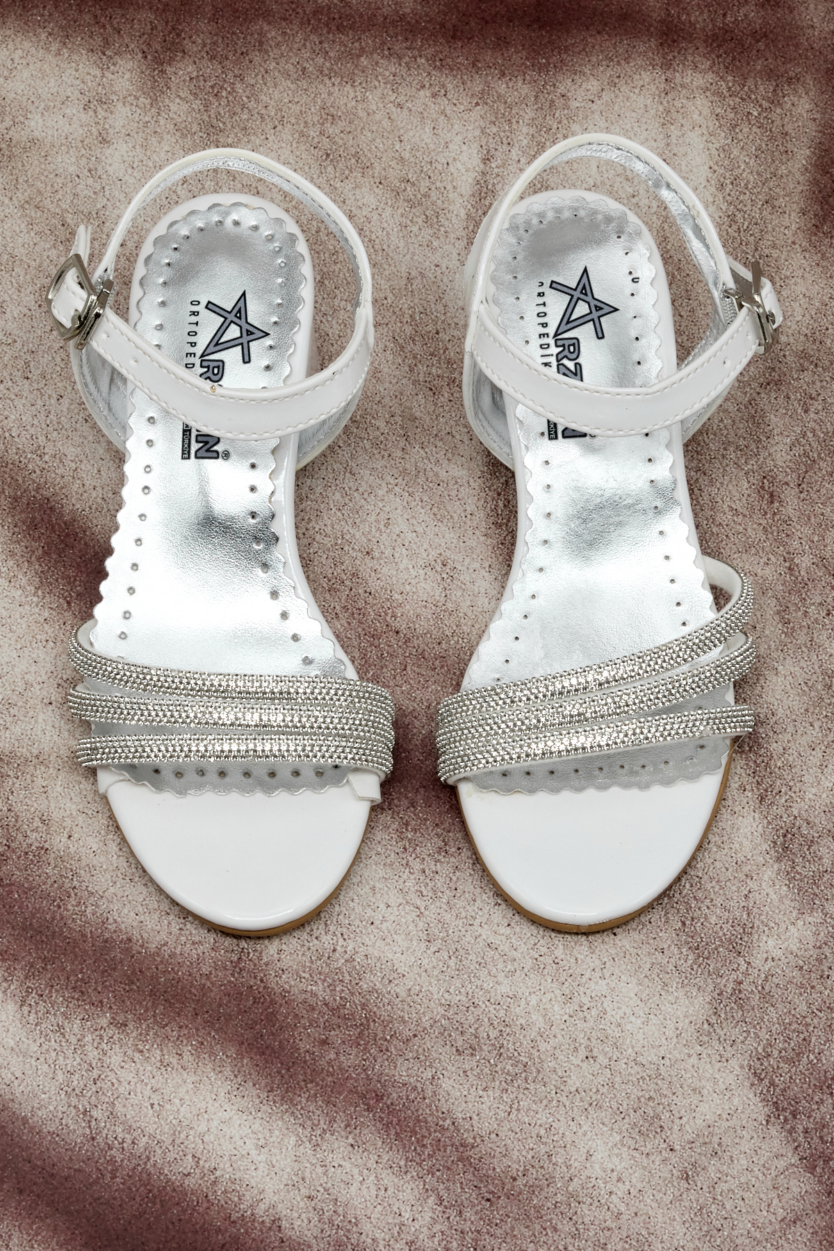 Kız Çocuk Beyaz Rugan Çocuk Taşlı Topuklu Sandalet