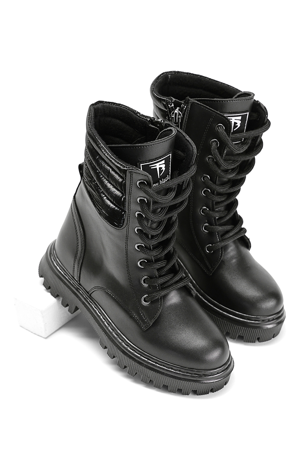 Kız Çocuk Siyah Cilt Termo Taban Yanı Kapitone Desenli Bağcıklı ve Fermuarlı Bot