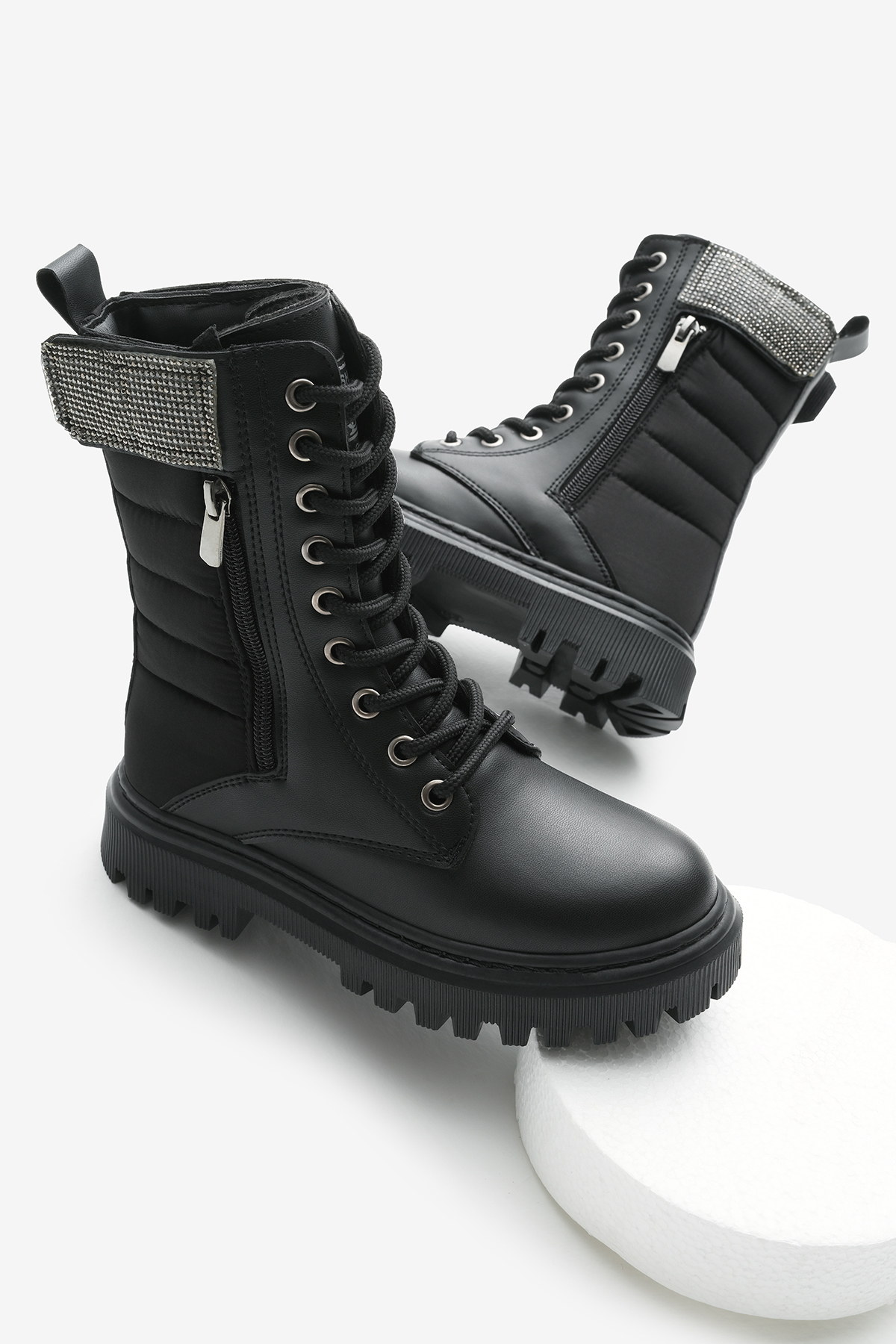 Kız Çocuk Siyah Cilt Termo Taban Taş Detaylı Fermuarlı ve Bağcıklı Cırtlı Bot