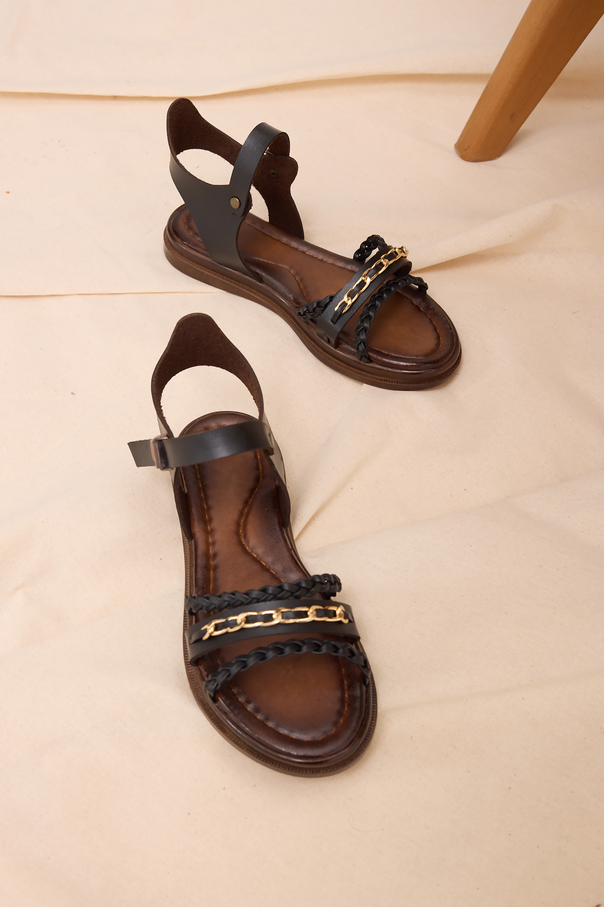 Kız Çocuk Siyah Rahat Kalıp Örgülü Düz Sandalet