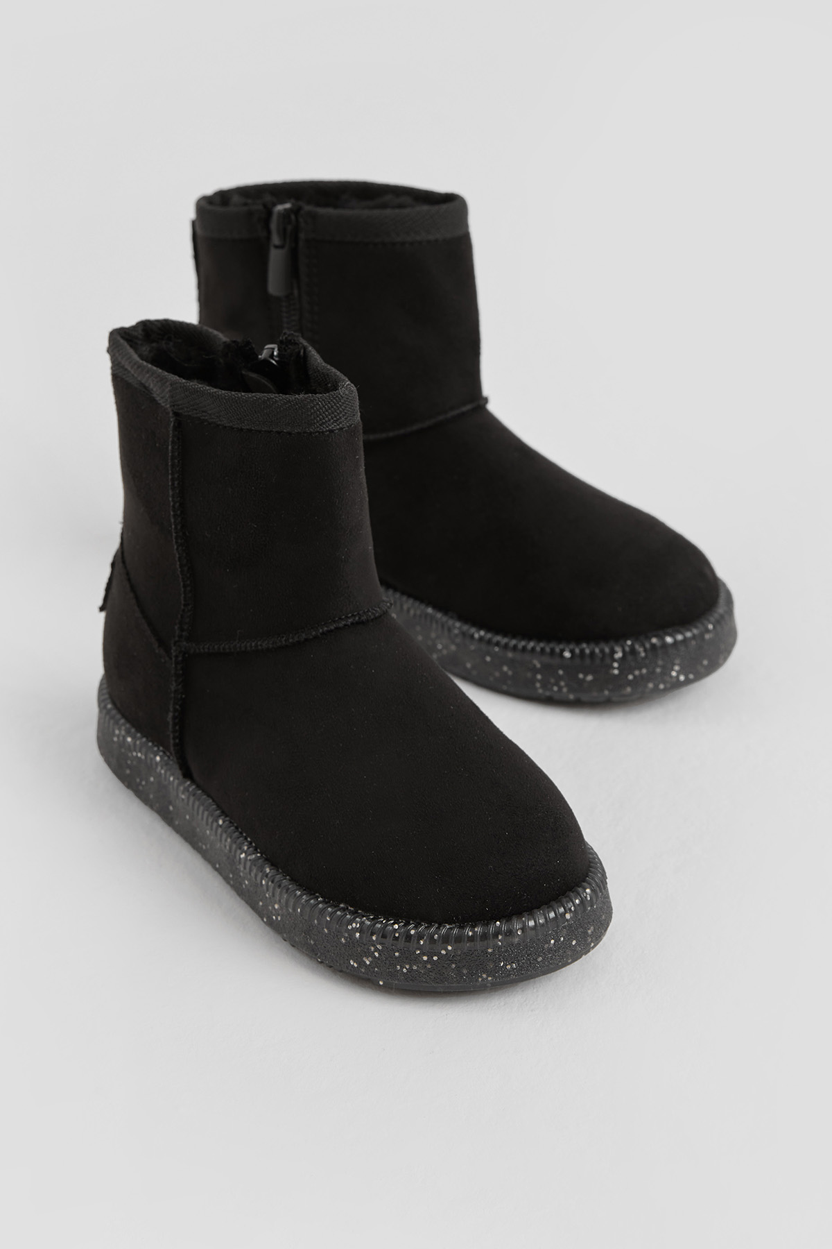 Kız Çocuk Siyah Termo Taban Süet Görünümlü İçi Kürklü Kısa Bot