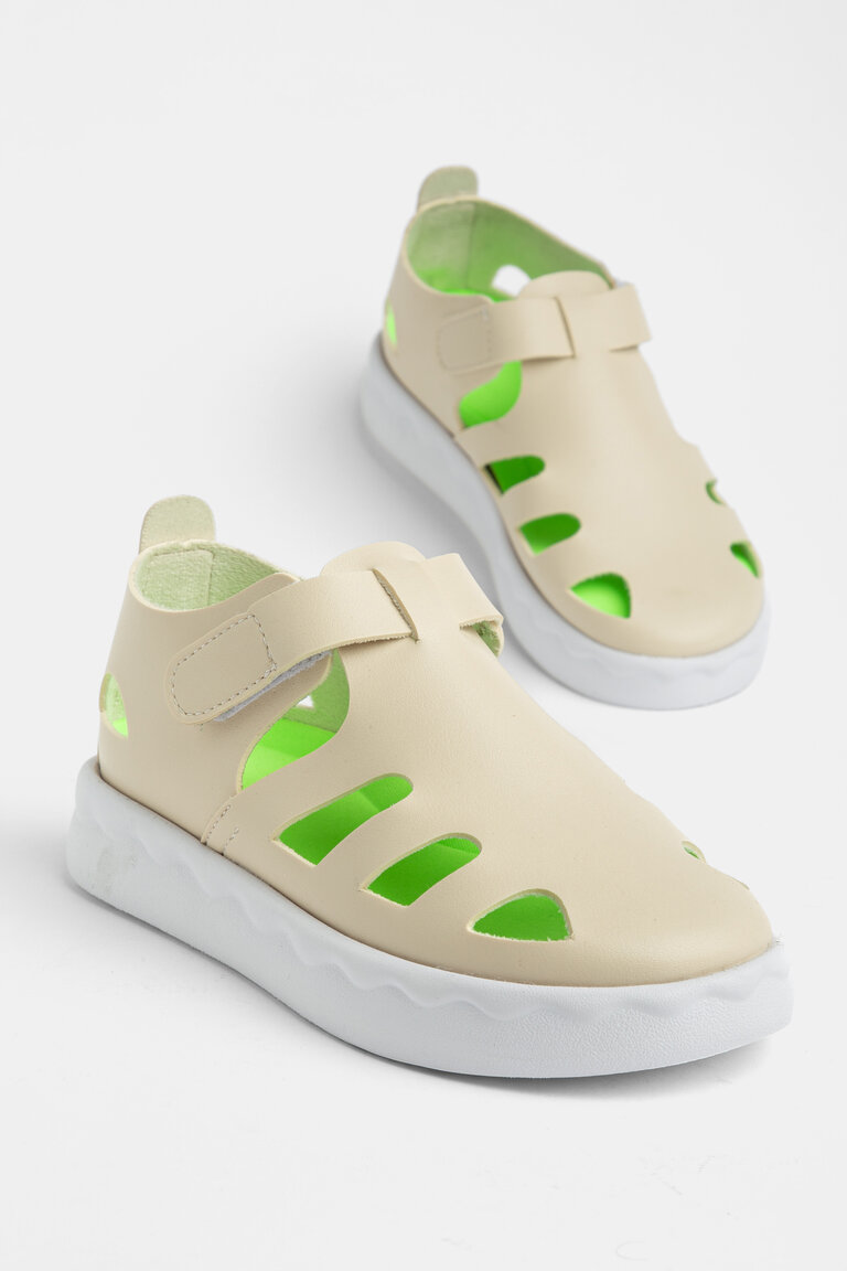Çocuk Unisex Bej Hafif Tabanlı Rahat Cırtlı Sandalet