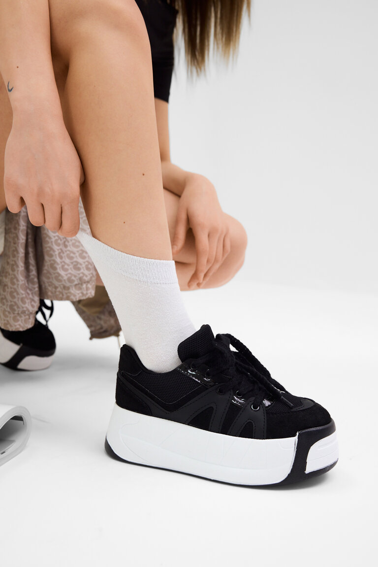 Kadın Siyah Yüksek Taban Rahat Bağcıklı Sneaker