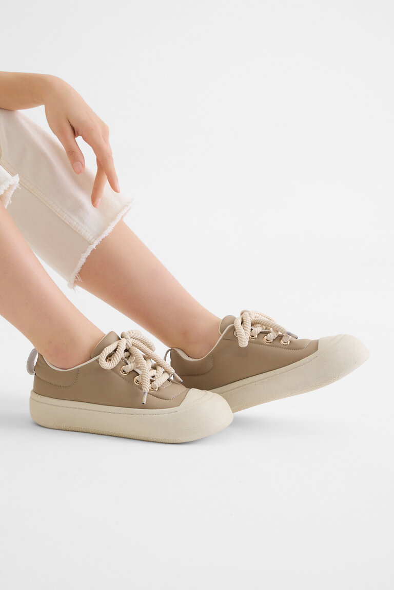 Kadın Bej Rahat Kalıp Kauçuk Taban Bağcıklı Sneaker