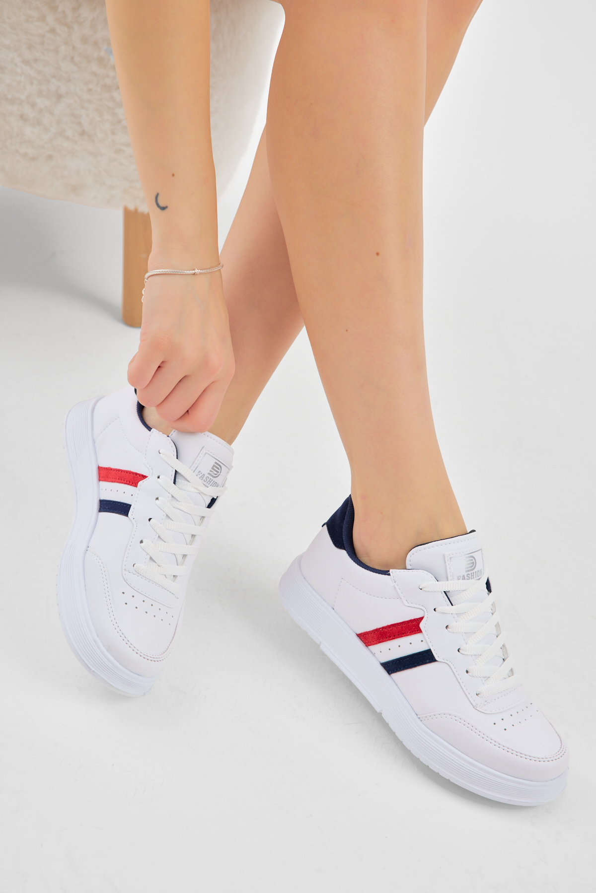 Unisex Beyaz Kırmızı Kalın Faylon Hafif Taban Şeritli Bağcıklı Spor Ayakkabı