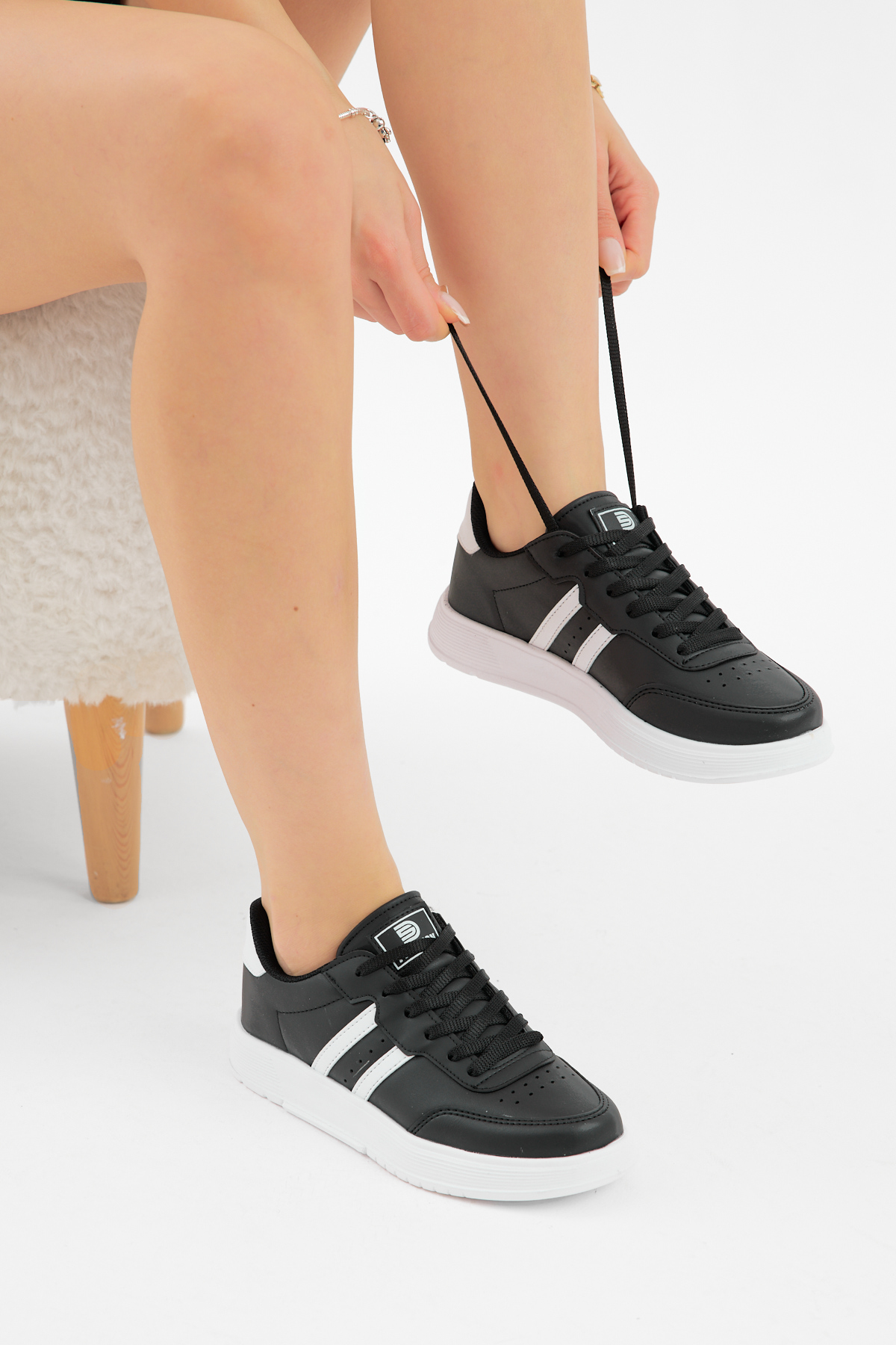 Unisex Siyah Beyaz Kalın Faylon Hafif Taban Şeritli Bağcıklı Spor Ayakkabı