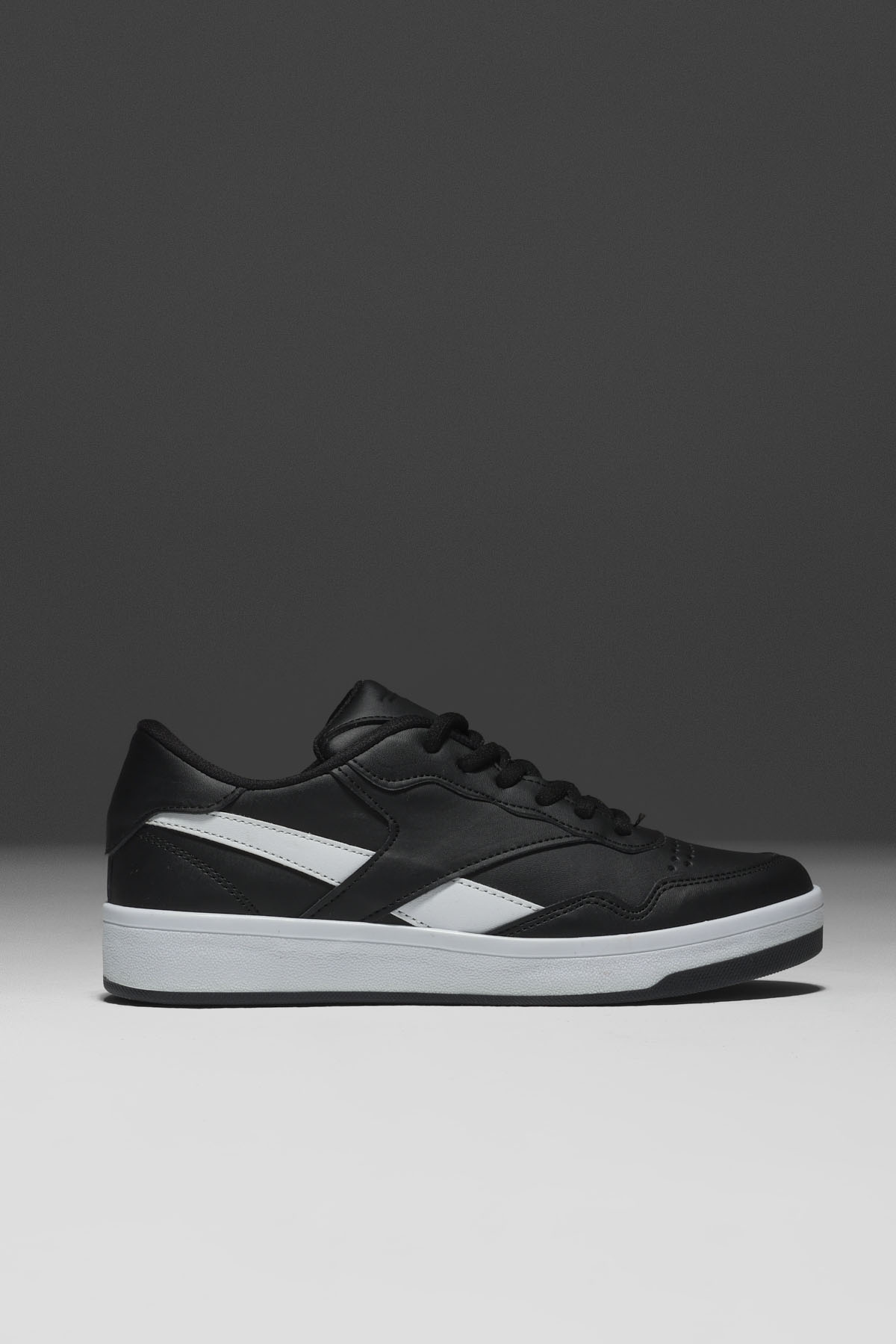 Unisex Siyah Beyaz Rahat Kalıp Termo Taban Bağcıklı Spor Ayakkabı