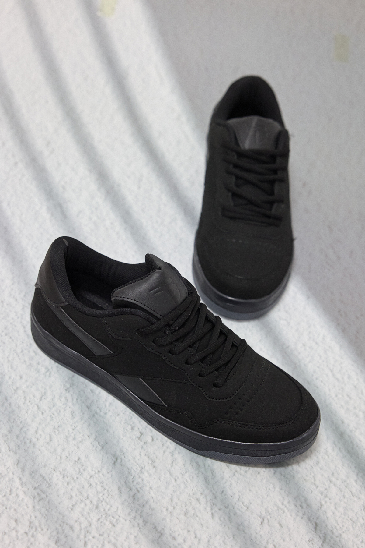 Unisex Siyah Rahat Kalıp Termo Taban Bağcıklı Spor Ayakkabı