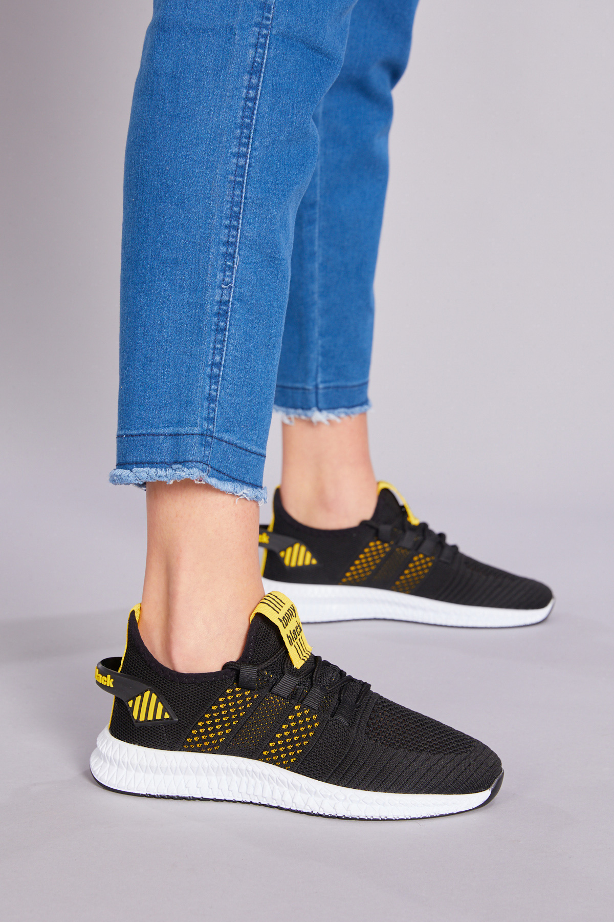 Unisex Siyah Sarı Rahat Kalıp Yanı Şerit Deseli Bağcıklı Spor Ayakkabı