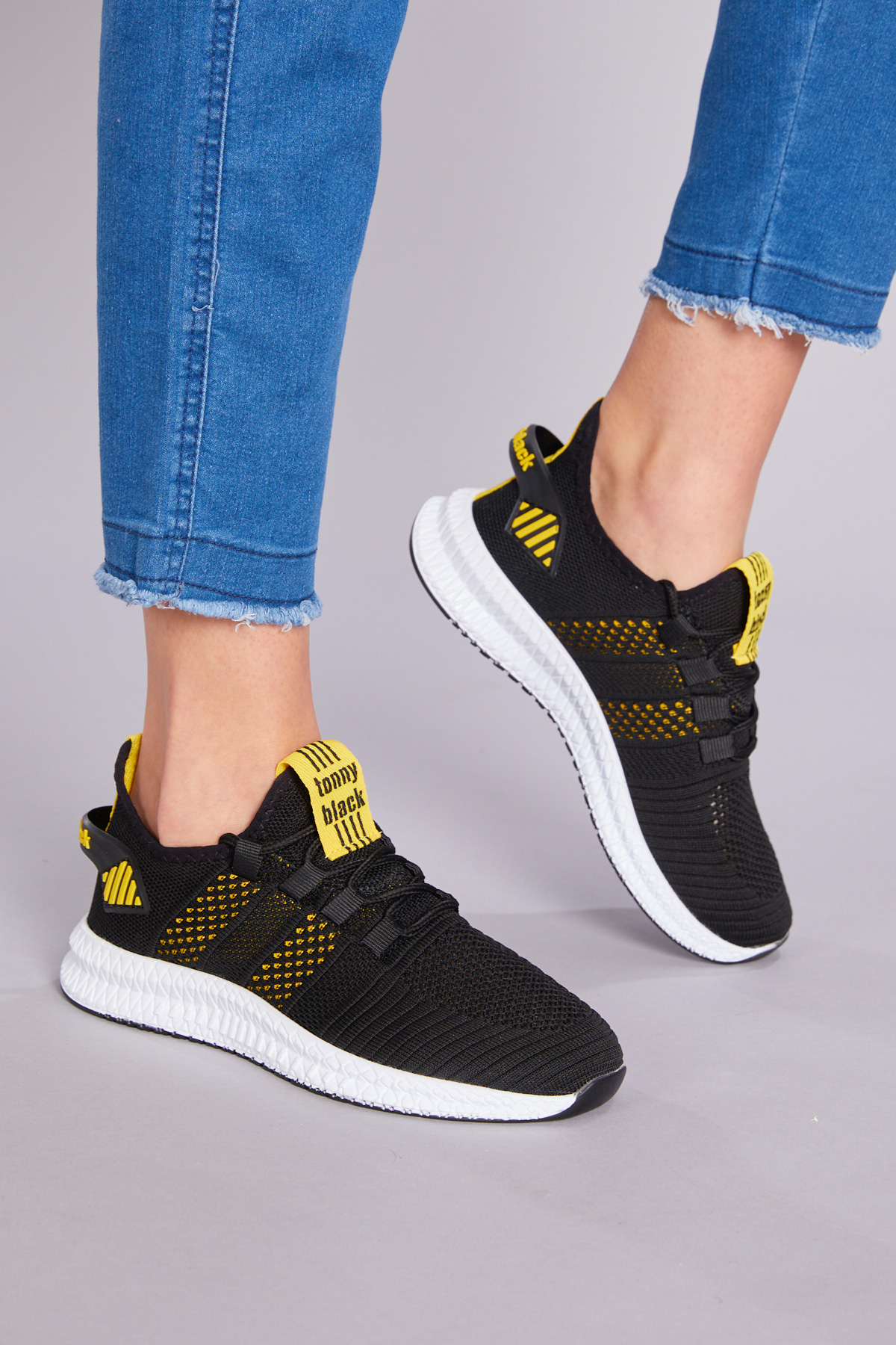 Unisex Siyah Sarı Rahat Kalıp Yanı Şerit Deseli Bağcıklı Spor Ayakkabı