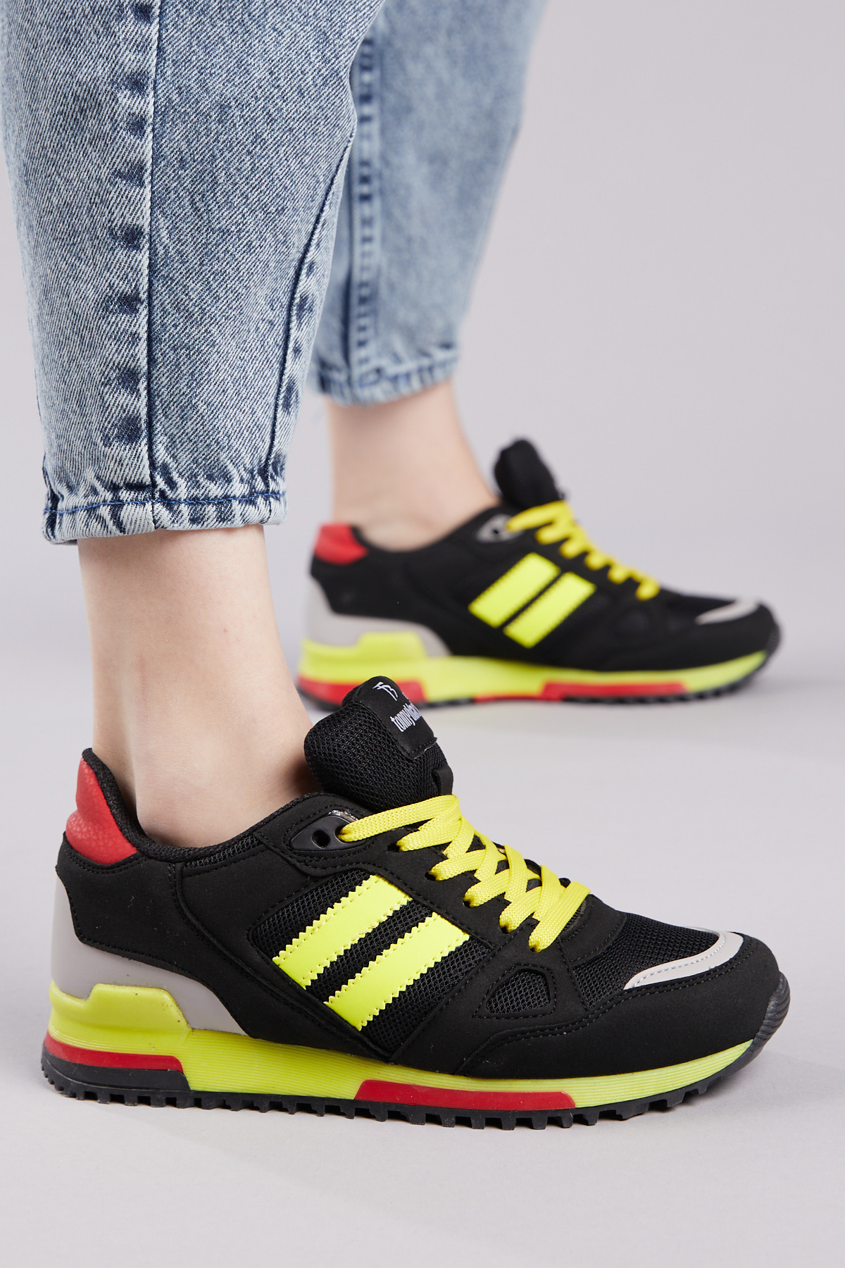 Unisex Siyah Sarı Termo Taban Şeritli Bağcıklı Spor Ayakkabı