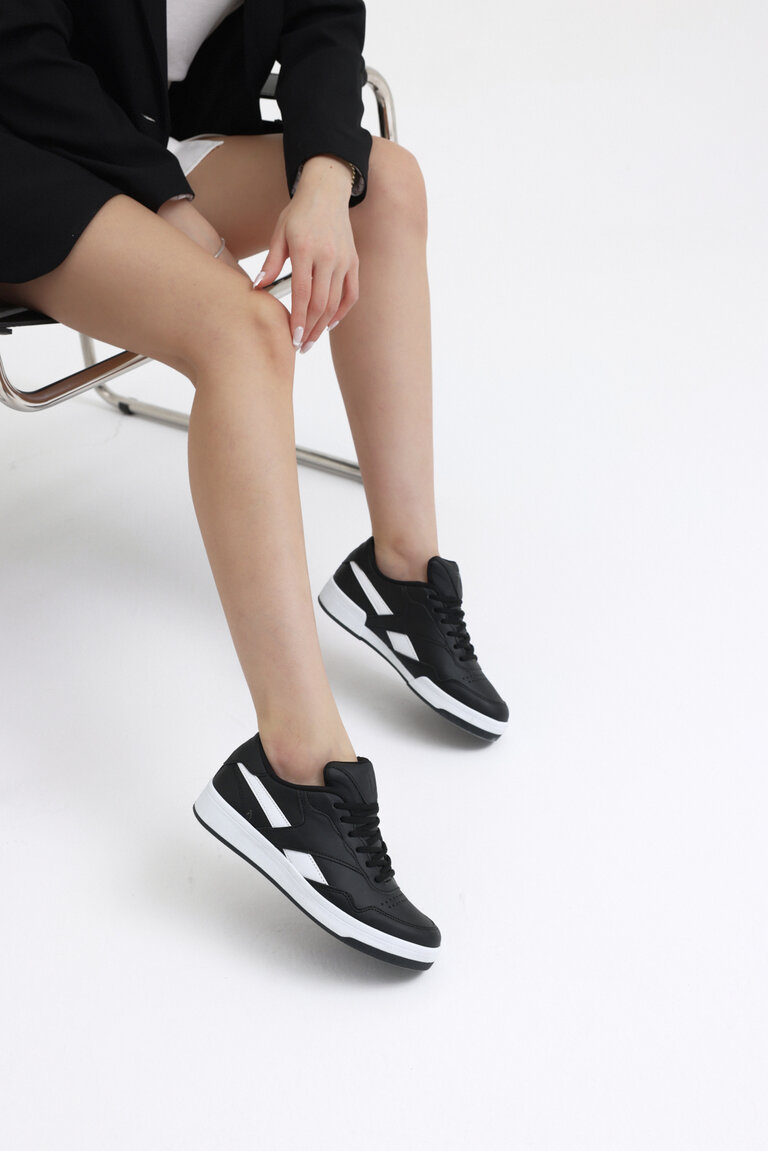 Unisex Siyah Beyaz Rahat Kalıp Termo Taban Bağcıklı Spor Ayakkabı