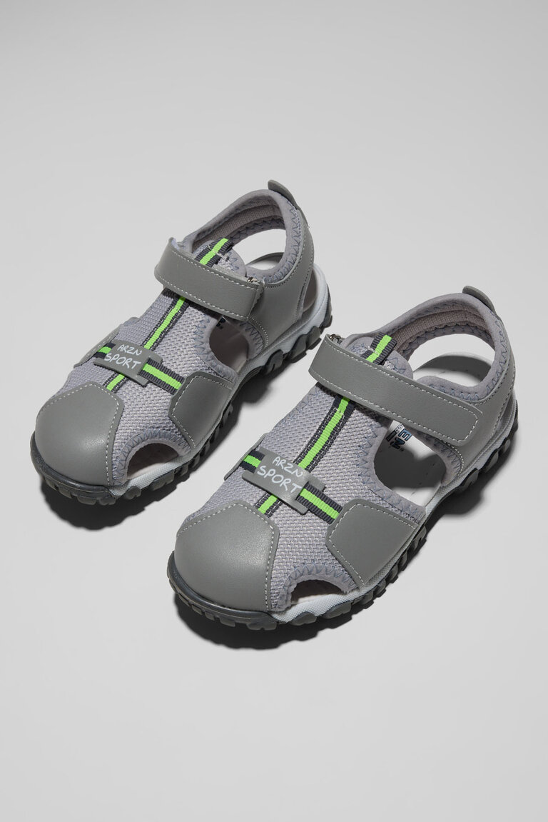 Çocuk Unisex Açık Gri Çoçuk Cırtlı Rahat Kalıp Sandalet