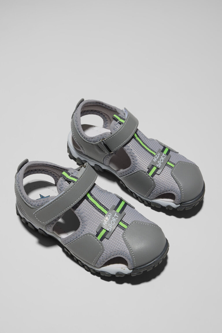 Çocuk Unisex Açık Gri Çoçuk Cırtlı Rahat Kalıp Sandalet