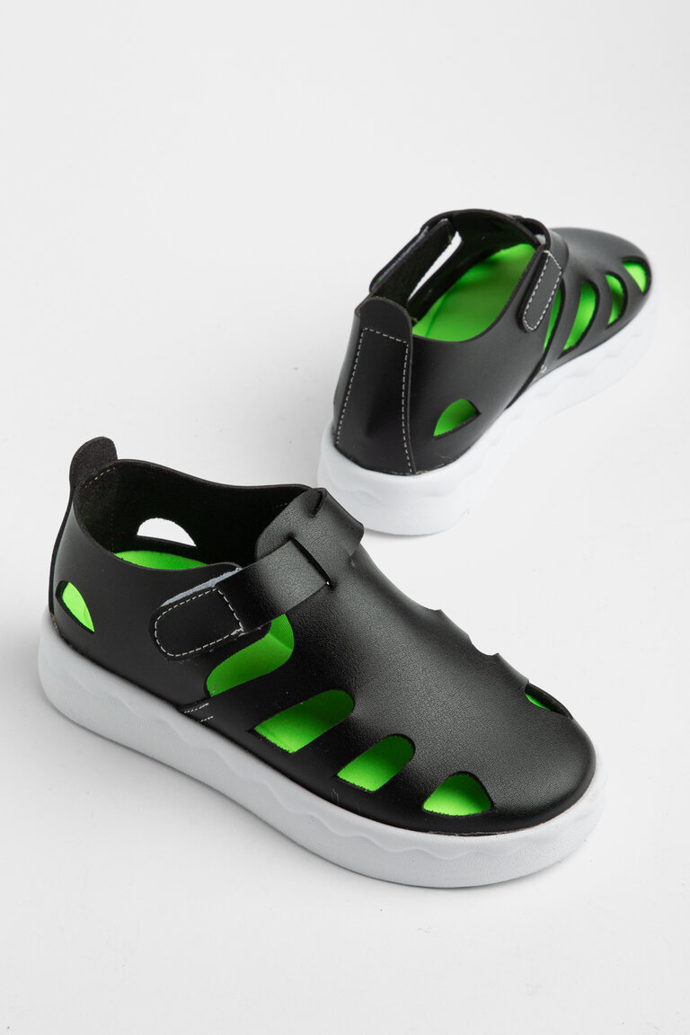 Çocuk Unisex Siyah Hafif Tabanlı Rahat Cırtlı Sandalet
