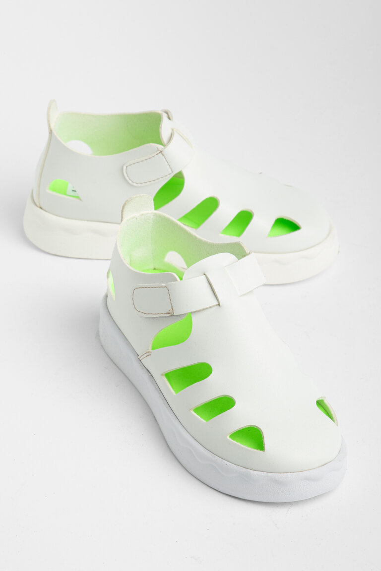 Çocuk Unisex Beyaz Hafif Tabanlı Rahat Cırtlı Sandalet