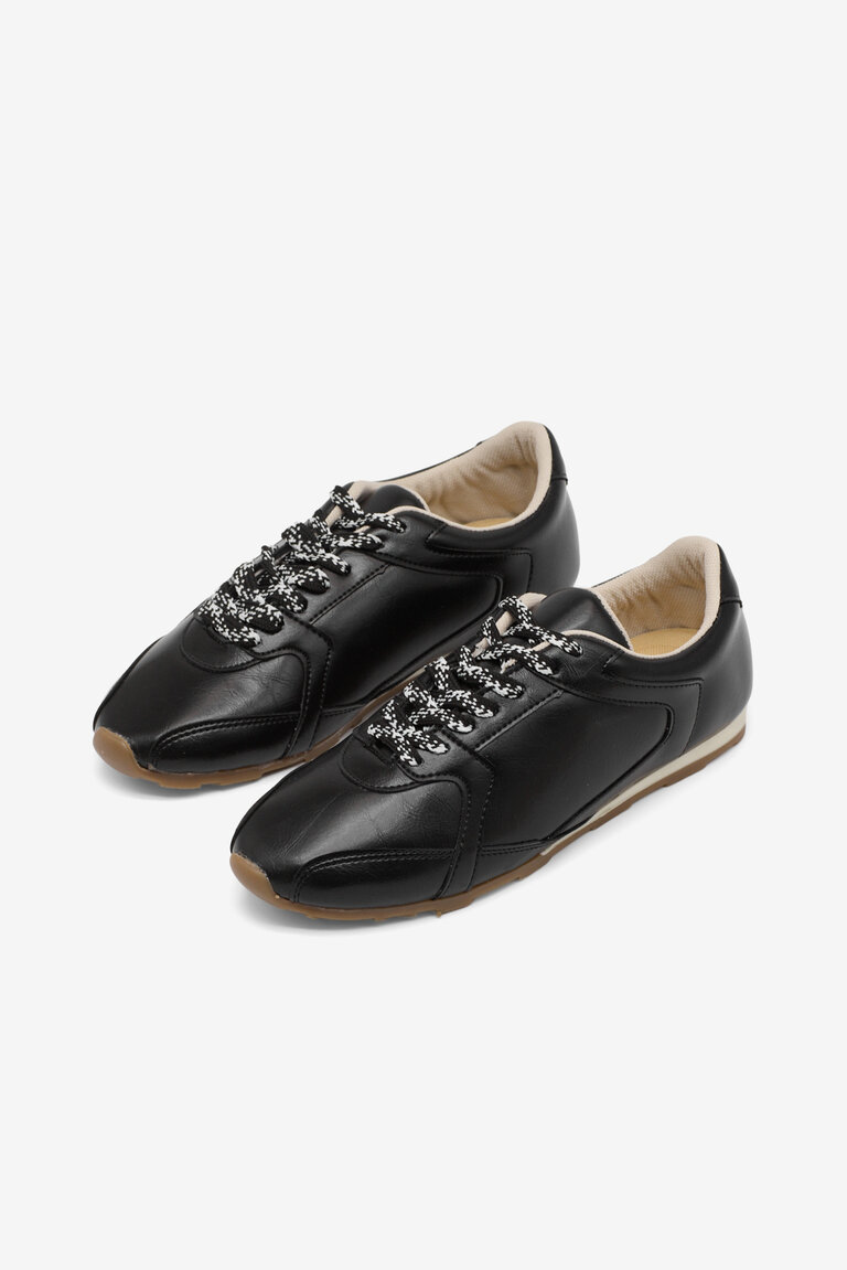 Kadın Siyah Cilt Kauçuk Taban Nefes Alabilen Bağcıklı Sneaker
