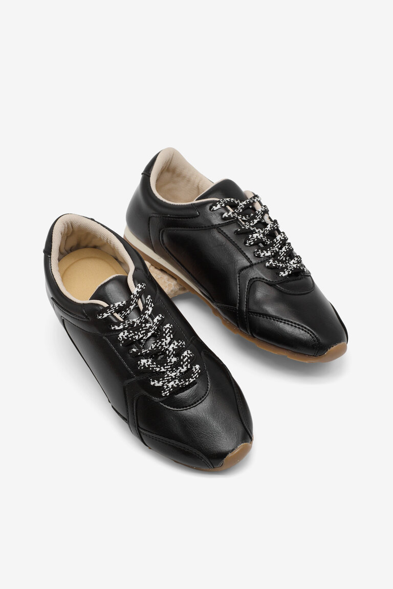 Kadın Siyah Cilt Kauçuk Taban Nefes Alabilen Bağcıklı Sneaker