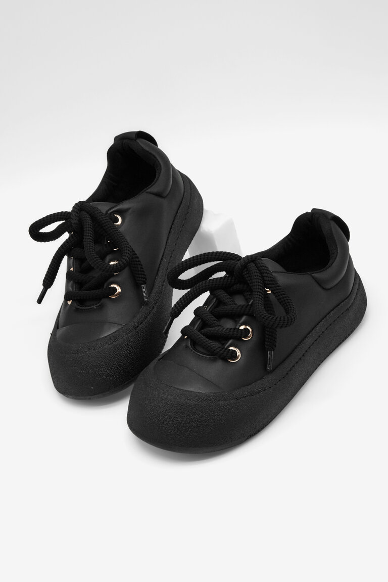 Kadın Siyah Rahat Kalıp Kauçuk Taban Bağcıklı Sneaker