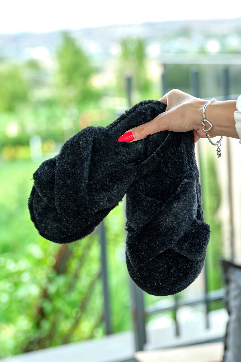 Kadın Siyah Çapraz Peluş Ev Terliği