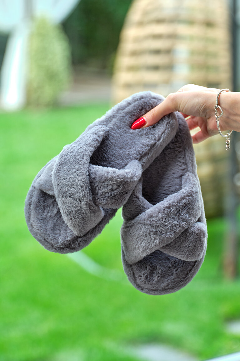 Kadın Füme Çapraz Peluş Ev Terliği