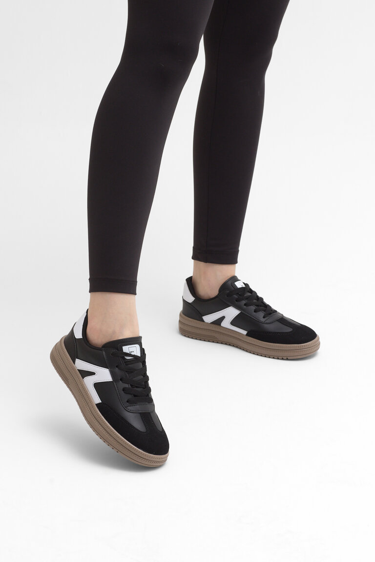 Kadın Siyah Beyaz Rahat Kalıp Kauçuk Taban Bağcıklı Sneaker